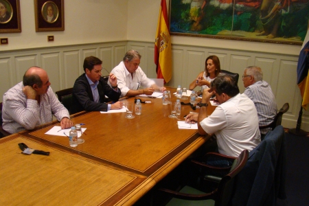 Águeda Montelongo en la reunión mantenida con representantes del sector ganadero de Canarias